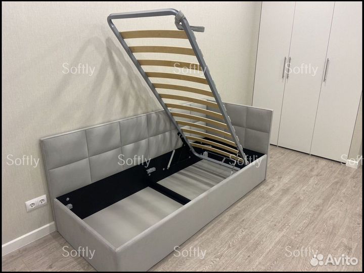 Детская кровать с мягкой спинкой