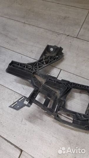 Кронштейн переднего бампера передний правый