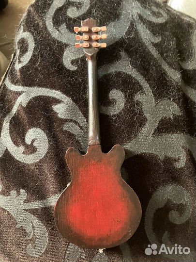 Миниатюрная копия гитары Gibson ES-355