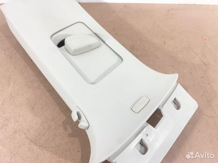 Накладка стойки правая Volkswagen Tiguan 5N1 5N2