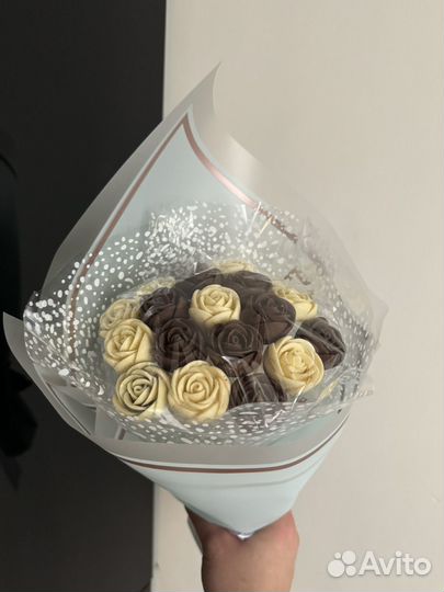 Шоколадные цветы в коробке