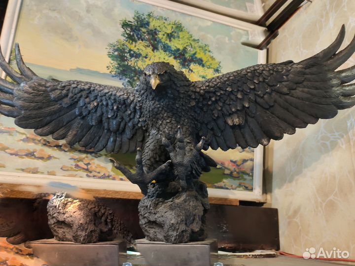 Бронзовая скульптура Орёл на мраморе
