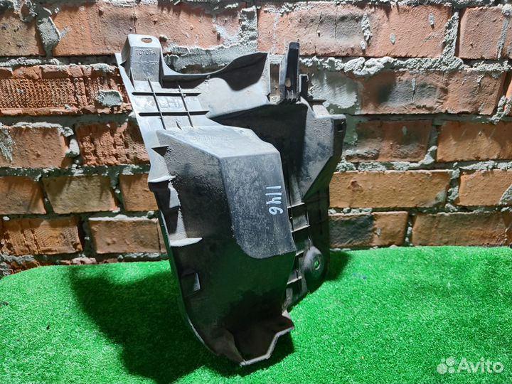 Пыльник заднего бампера левый Toyota Auris E150