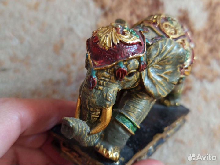 Статуэтка слон