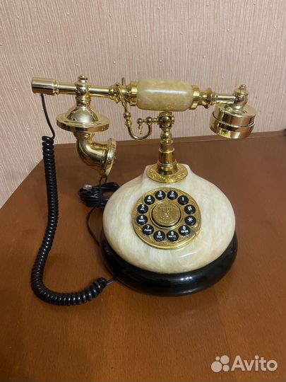 Телефон ретро