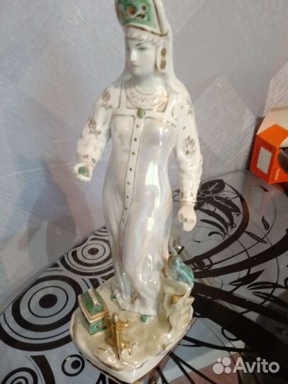 Статуэтка форфор