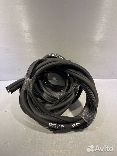 Уплотнительная резинка Kia Rio G4FA 2012