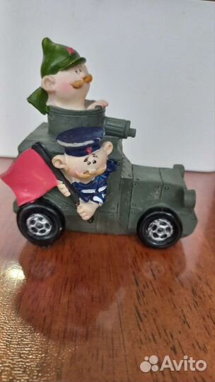 Фигурки военных,корабль,автомобиль