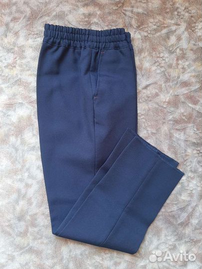 Брюки школьные новые, без застежки, размер 30/128