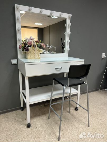 Гримерный стол, зеркало для визажиста, бровиста