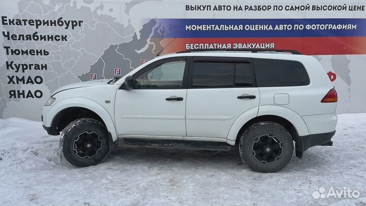 Крыло заднее правое Mitsubishi Pajero Sport