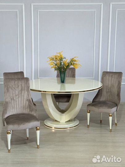 Стол и стулья