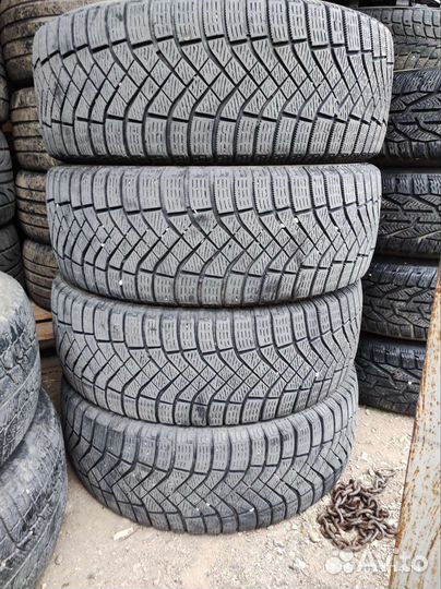 Pirelli Ice Zero FR 205/55 R16