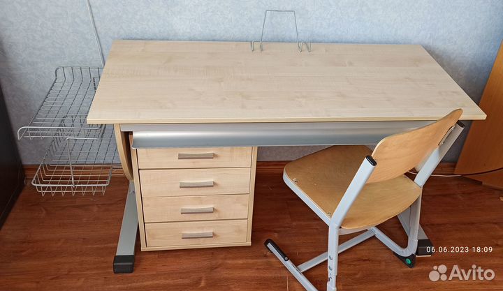 Растущая парта и стул бу