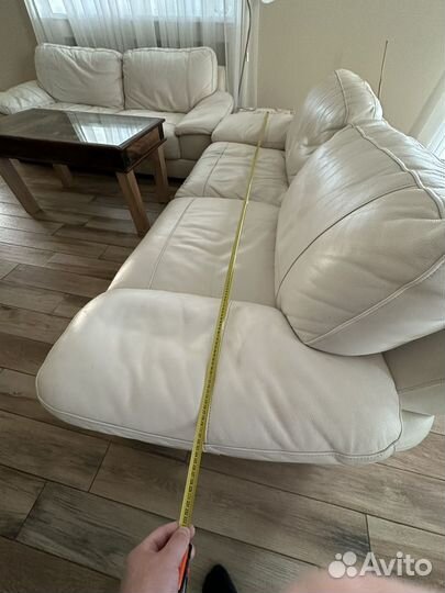 Кожаный диван