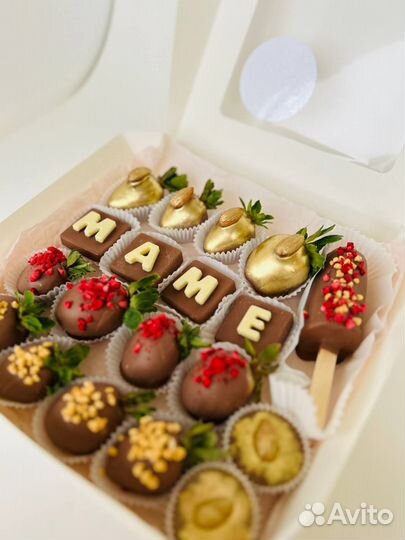 Букет с цветами из клубники в шоколаде