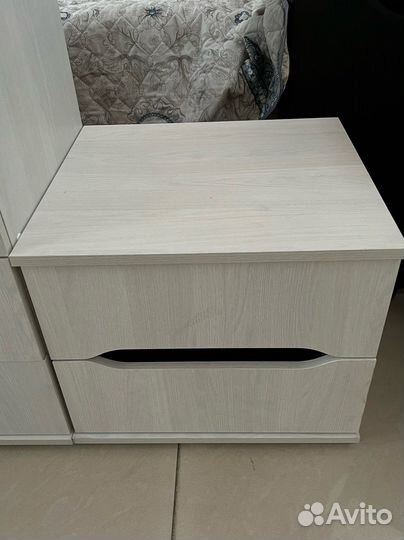 Тумба прикроватная