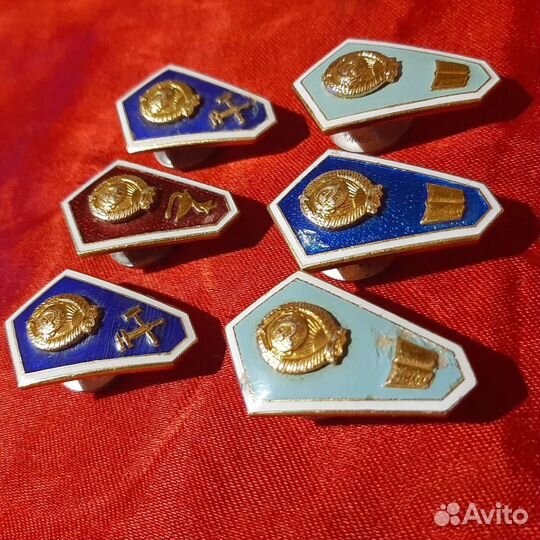 Знаки вузов учебных заведений.Ромбы