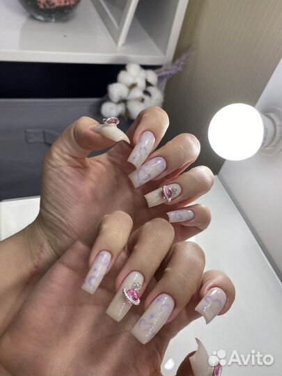 Модель на маникюр