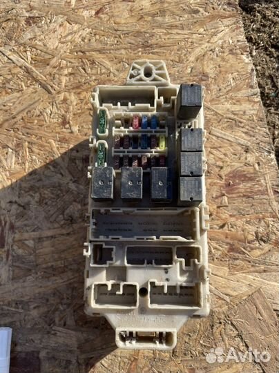 Блок предохранителей Mitsubishi Lancer 9