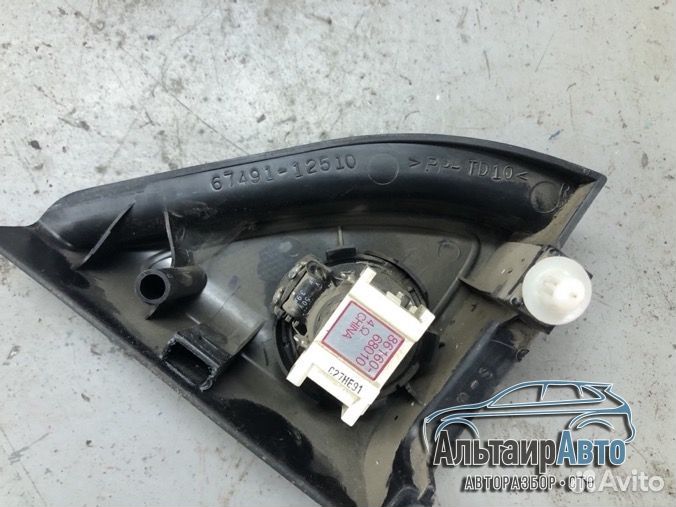 Уголок зеркала твиттер пищалка Toyota Corolla E150