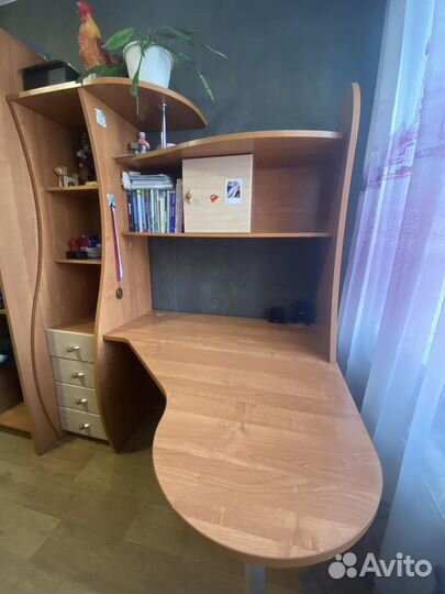 Письменный стол школьный