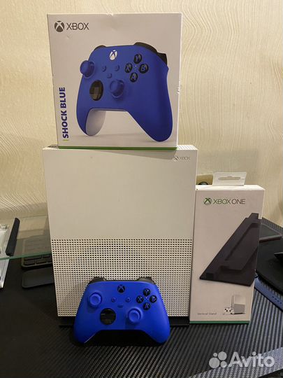 Xbox One s 500 gb +2 игры