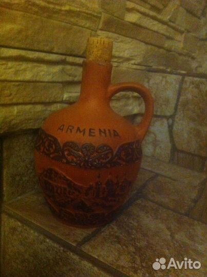 Глиняные бутылки из-под вина