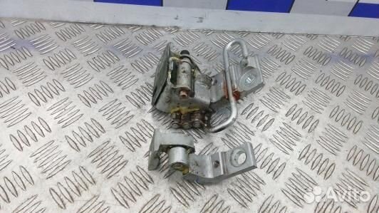 Петля передняя правая audi A6 C6 (XBN29FB01)