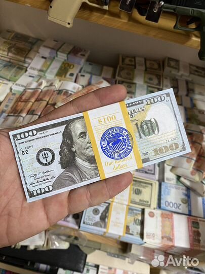 Пачка 100 долларов с печатью казначейства