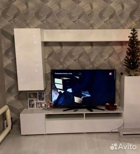 Стенка горка в гостиную белая