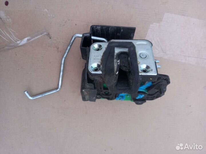 Замок двери задний правый hyundai solaris