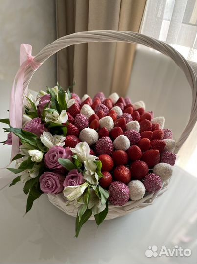 Подарок на 8 марта, фруктовый букет, тюльпаны