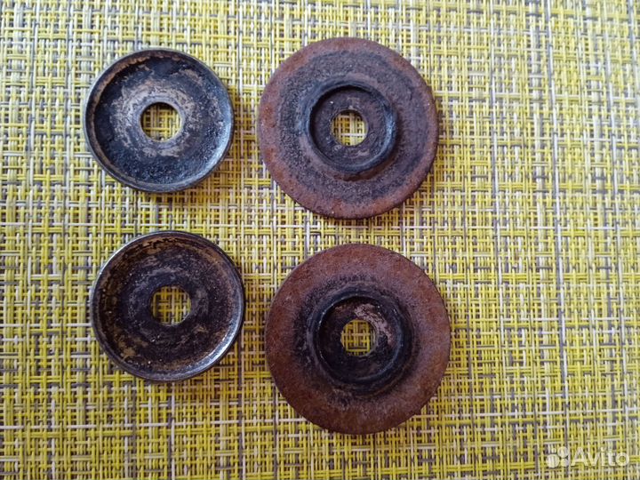 Задние чашки на стойки ауди 80