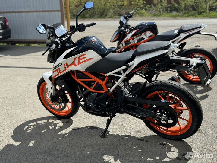 KTM Duke 390 Белый