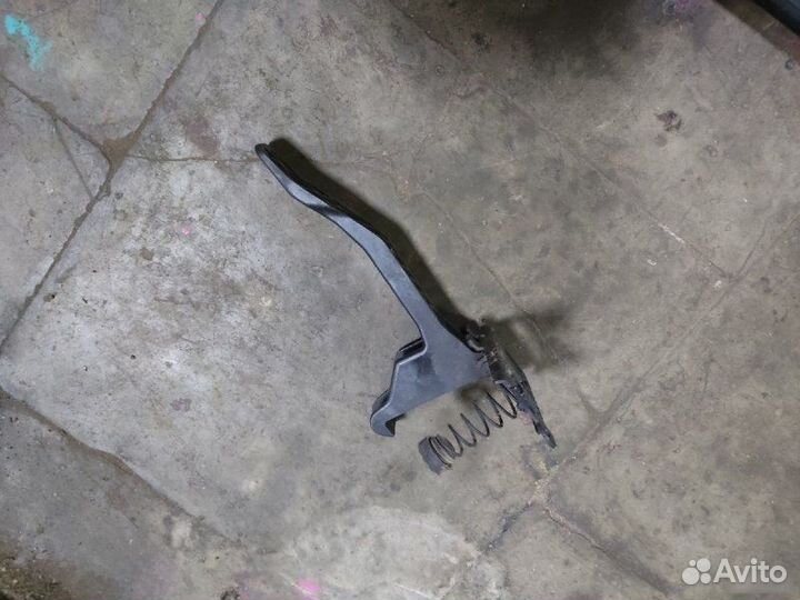 Ручка капота Renault Megane 3