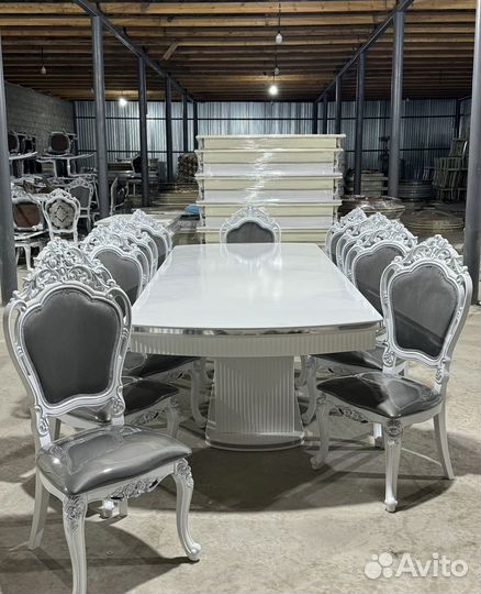 Кухонный стол и стулья комплект