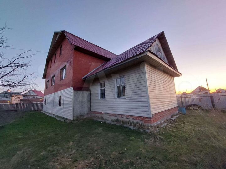 Дом 260 м² на участке 9 сот.