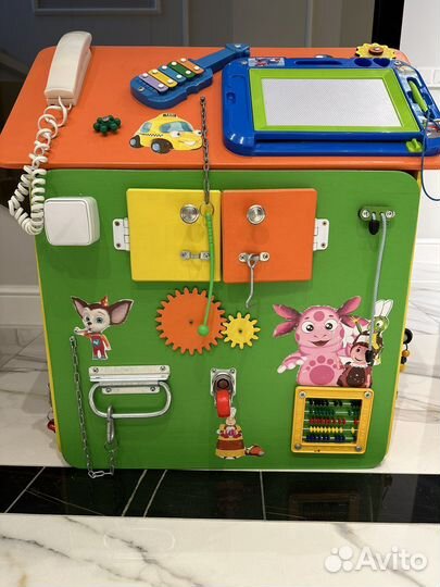 Бизиборд-дом