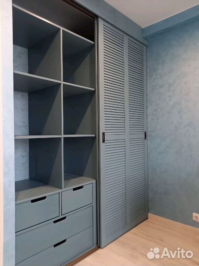 Шкаф-купе с реечными, жалюзийными дверями