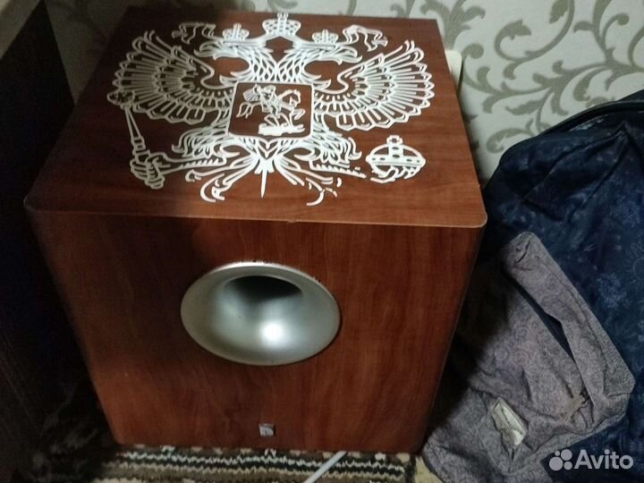 Активный сабвуфер