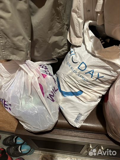 Продам два пакета вещей