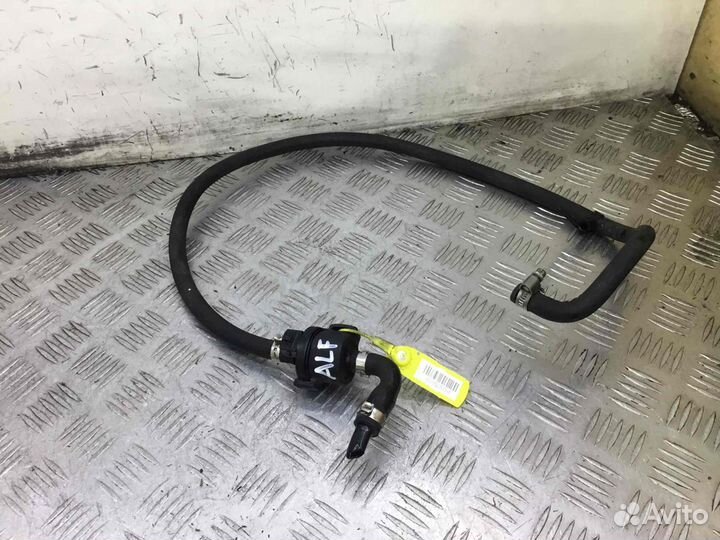 Клапан вентиляции топливного бака Ауди А6 05813345