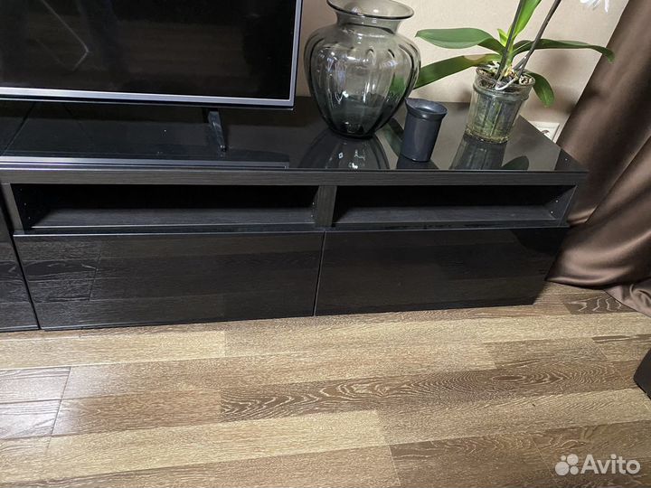 Полка IKEA под телевизор