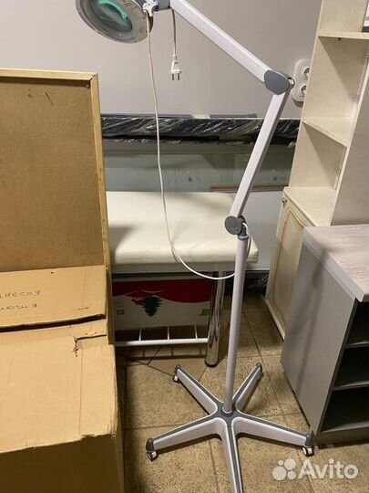 Косметологическая лампа-лупа атисмед лл на штативе