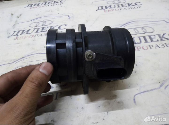 Расходомер воздуха (массметр) VW Passat (B6) 2005