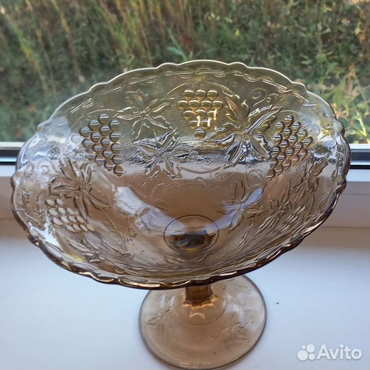 Ваза для фруктов и розетки.Цветное стекло