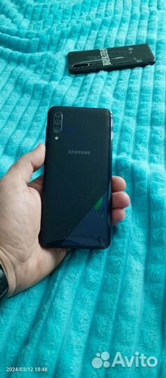 Samsung Galaxy A40, 4/64 ГБ