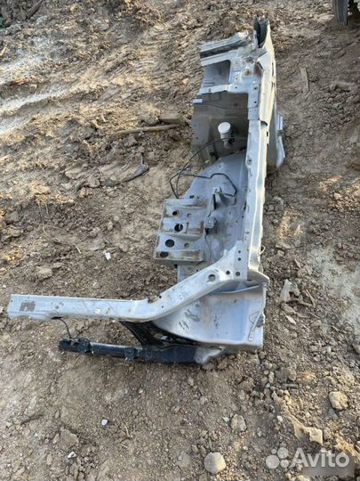 Четверть передний левый Mitsubishi L200