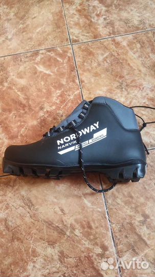 Лыжные ботинки